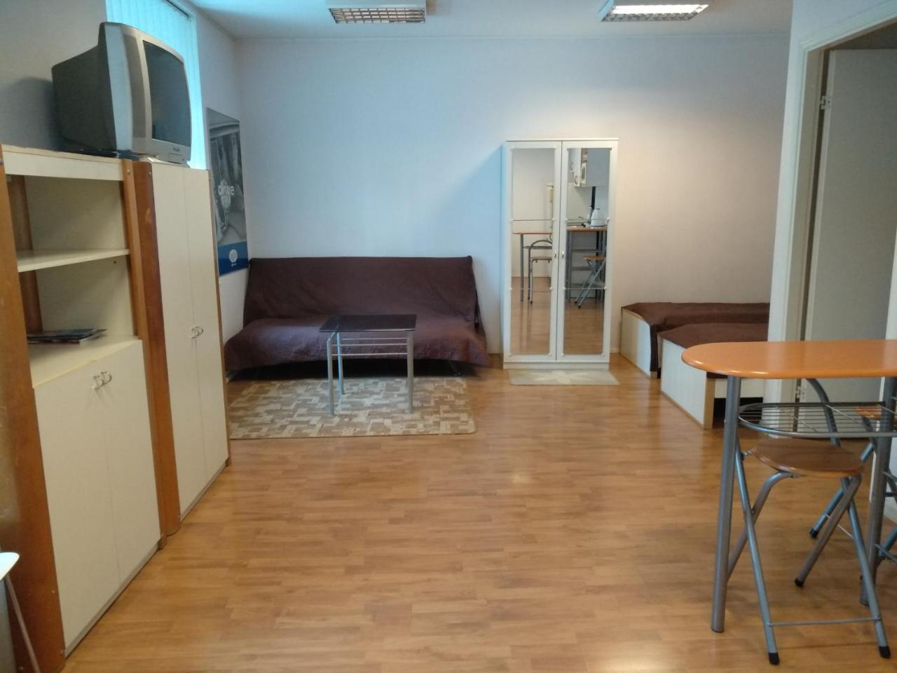 Huoneisto Economy Baltics - Narva 16 *